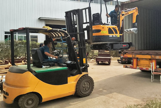 Three 1-ton mini excavators customized by German customers were successfully shipped