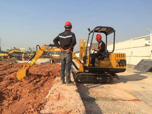 The current situation and development direction of small excavator industry